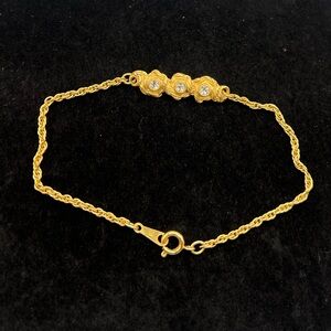 Vintage Avon Gold Tone Rose Rhinestone Station Bracelet 7.5”
